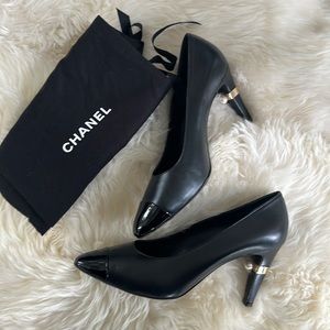 Lambskin Patent Cap Toe Pearl Pumps 41 Black